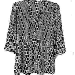 SALE!!! B/W top from Avenue 14/16